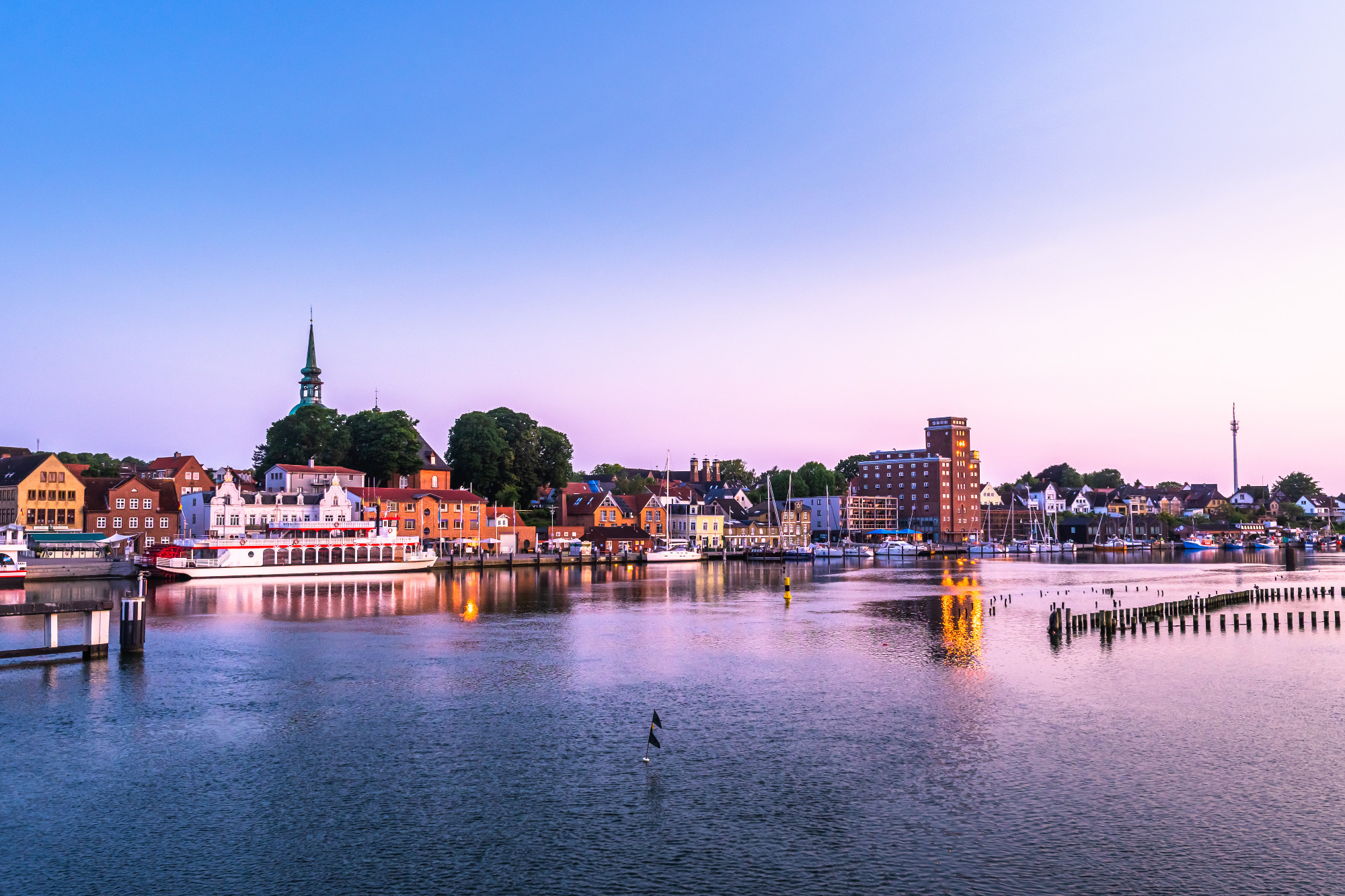 Kappelner Hafen mit dem Pierspeicher an der Schlei